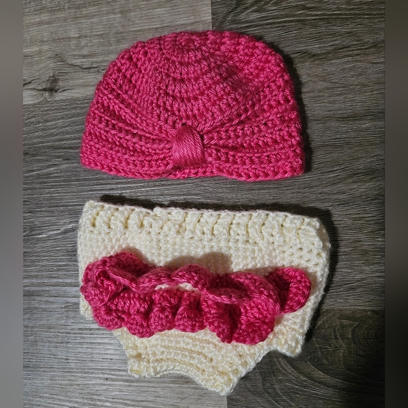 Other - Pink and Cream Knitted Newborn Hat And Bottoms
